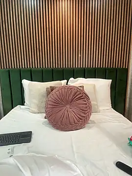 MonicaMoret online show from March 9, 12:30 pm