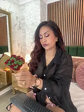 MonicaMoret online show from April 1, 1:01 pm