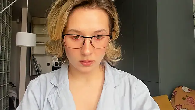 Lilith lutherlow online show from March 26, 12:07 pm