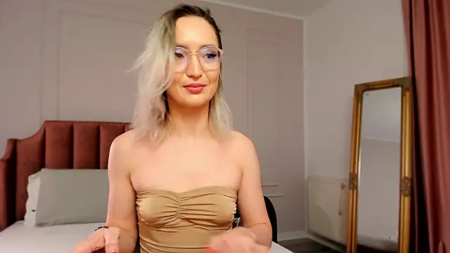 CharmingAnnie online show from October 8, 5:50 pm