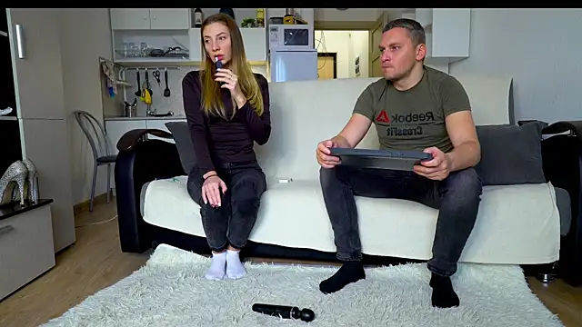 littlesweettifany online show from October 28, 11:05 am