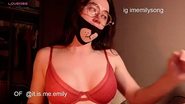 emily pearl  online show from June 9, 11:04 pm