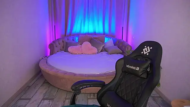 CozyMell online show from November 27, 2:53 pm