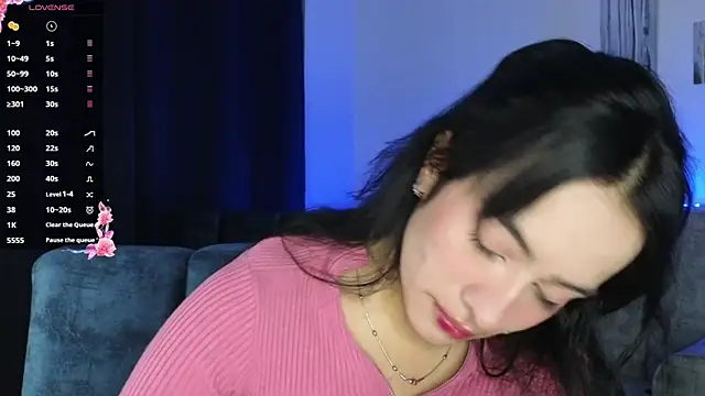 Snapshot of ZaraDames_ chatting on October 19, 2:35 am ZaraDames online show from October 19, 2:35 am