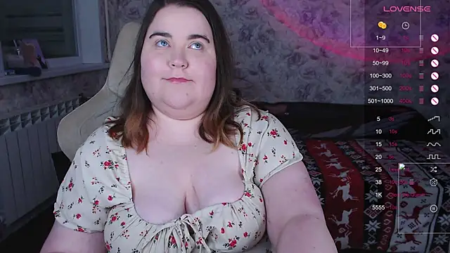 Estelle Hicks online show from November 26, 8:10 pm