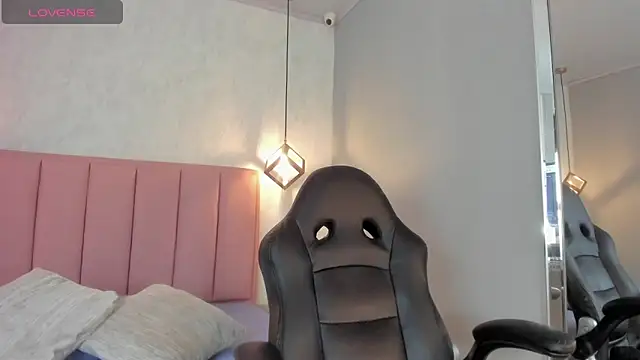 SUNNYCYRUS online show from October 21, 12:53 pm