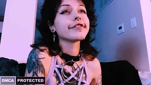 NaughtyLittleFox online show from December 3, 6:05 am