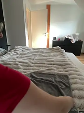 Livewithlucy online show from March 13, 7:31 am