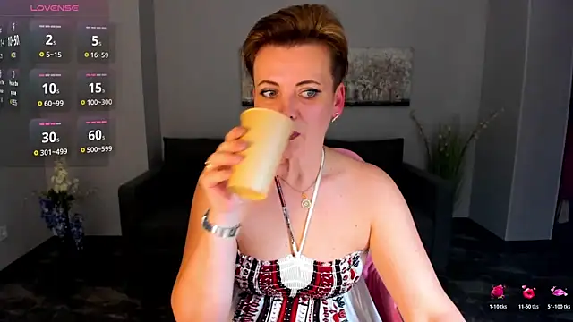 Julia Wilsone online show from November 28, 1:14 pm