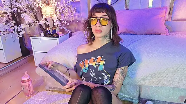 MadisonWood01 online show from October 28, 7:14 am