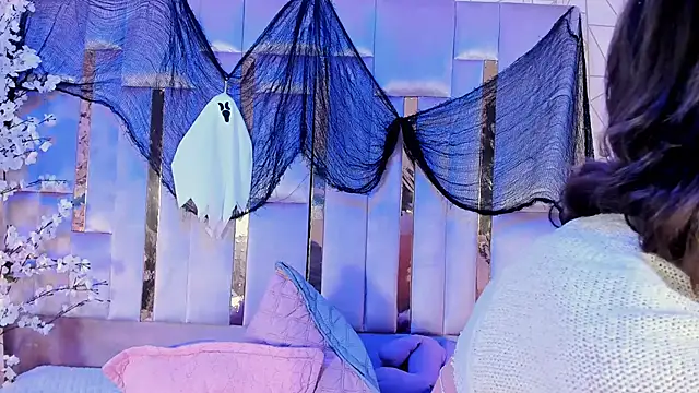 MadisonWood01 online show from October 19, 9:55 am