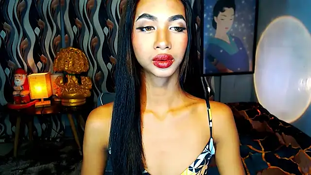 PrettyLatiina online show from October 26, 4:30 am