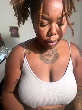 Goddess Nafeesha online show from October 16, 8:55 pm