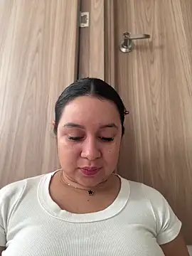 Pretty Isadora online show from April 9, 7:08 pm