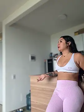 Pretty Isadora online show from April 4, 8:51 pm