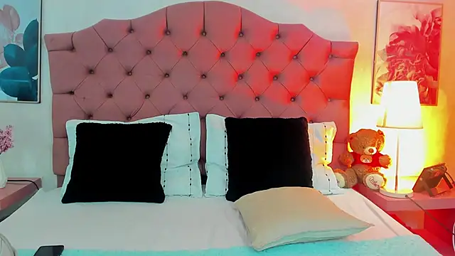 ThyaraJhons online show from April 10, 12:00 pm