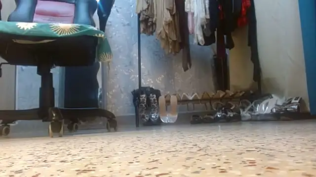 Samantabrown  online show from April 16, 11:43 am