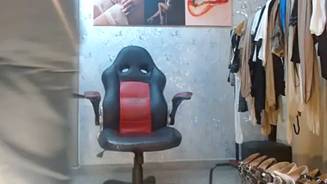 Samantabrown  online show from April 8, 11:23 am