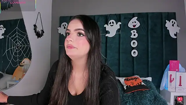 Snapshot of IsabellaGrey19 chatting on October 20, 7:28 pm IsabellaGrey19 online show from October 20, 7:28 pm