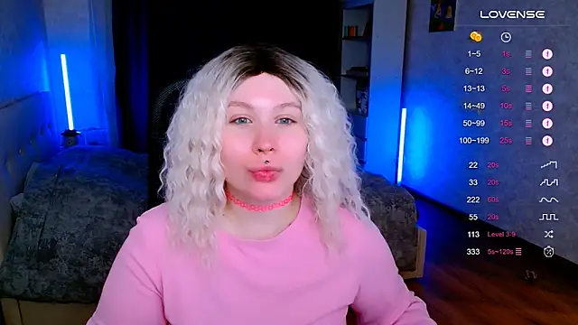 Snow-White  online show from December 3, 10:01 pm