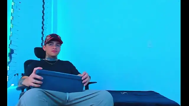 HOT boy2025 online show from November 17, 5:19 am