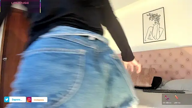 Dapnne  online show from November 13, 1:10 pm