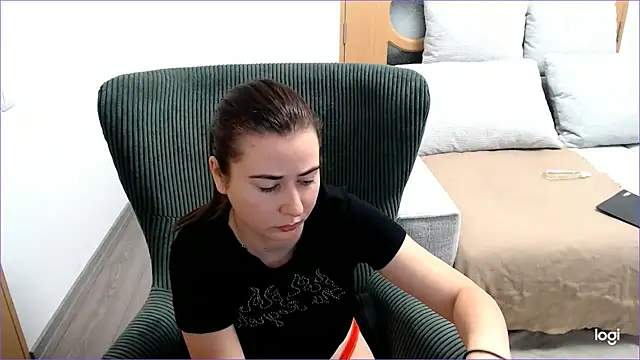 VioletaFlower7 online show from October 14, 8:06 am