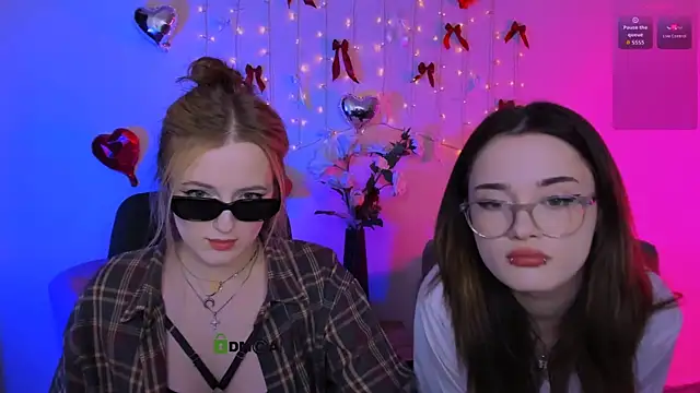 liana kisses online show from April 18, 7:58 pm