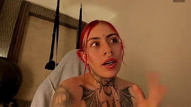Snapshot of selene_red_ chatting on October 6, 4:34 pm selene red online show from October 6, 4:34 pm