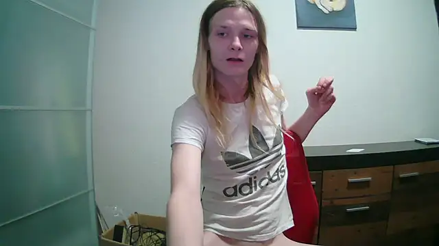 kitty-emz online show from March 22, 8:37 pm