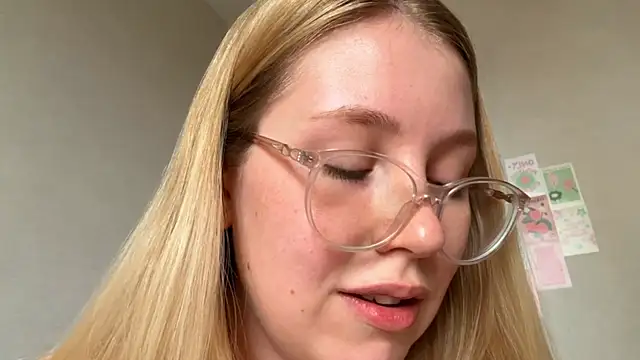 Snapshot of HoneyAudrey chatting on October 2, 2:38 am HoneyAudrey online show from October 2, 2:38 am