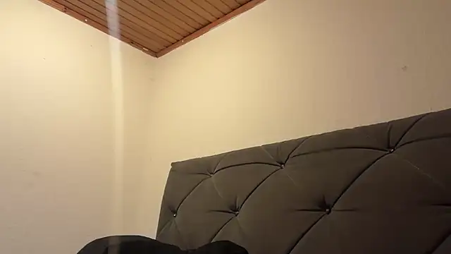 JeSuisUnTapin online show from April 21, 5:03 am