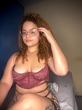 Snapshot of Lolacavalona chatting on October 25, 7:49 am Lolacavalona online show from October 25, 7:49 am