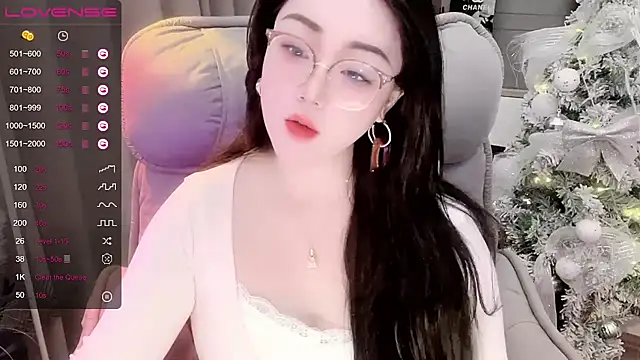 Snapshot of Monica-888 chatting on October 18, 6:31 pm Monica-888 online show from October 18, 6:31 pm