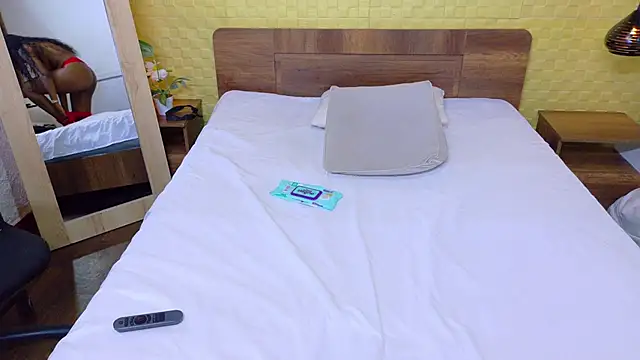 Shamiraa moore online show from February 14, 8:22 pm