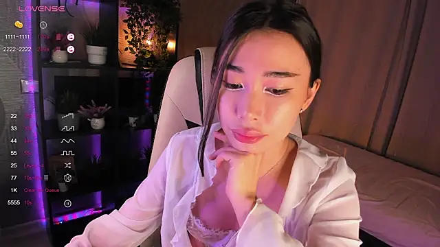 sensualily online show from October 4, 4:11 pm