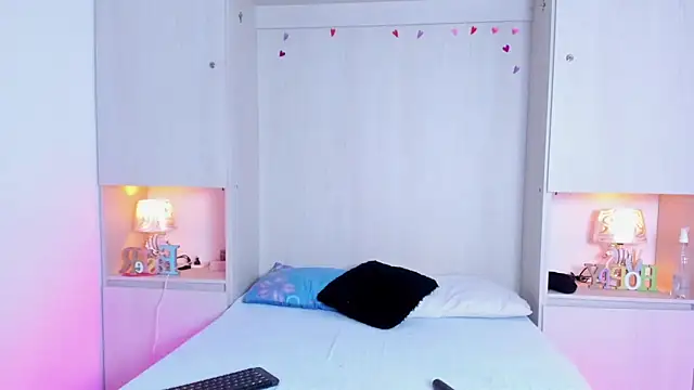 KendallRosse1 online show from December 18, 12:54 pm