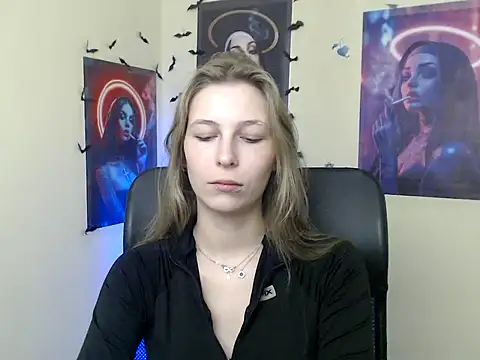 StrangerGi online show from June 9, 6:35 am