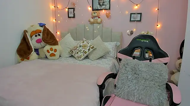 emilyharrix online show from January 16, 8:16 pm