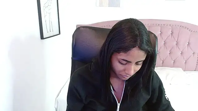 shaneelle online show from November 4, 3:11 am