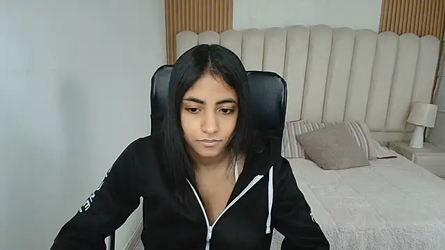 shaneelle online show from April 8, 3:19 am