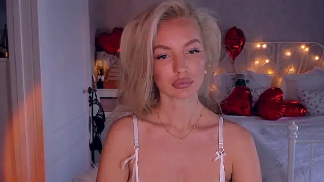 aestetick online show from February 19, 8:36 am