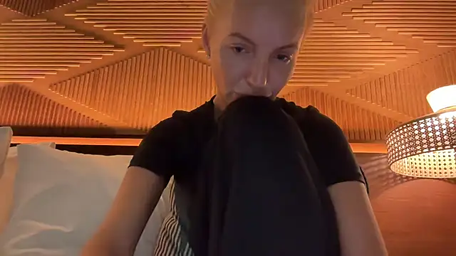 aestetick online show from November 30, 1:15 pm