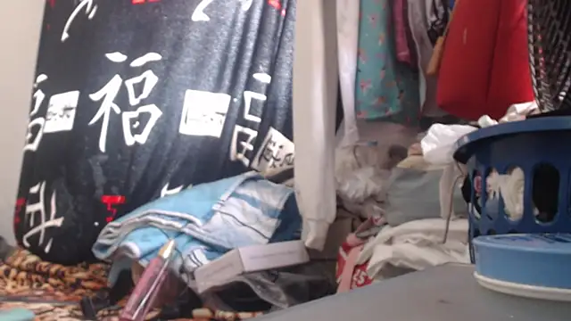 BustyAmanda online show from December 3, 5:04 pm