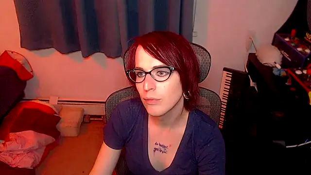 Snapshot of RyffBurnz chatting on October 18, 2:25 am RyffBurnz online show from October 18, 2:25 am