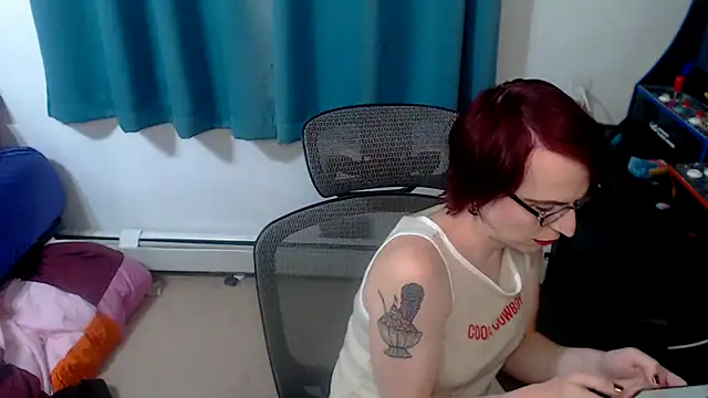 Snapshot of RyffBurnz chatting on October 7, 6:56 pm RyffBurnz online show from October 7, 6:56 pm