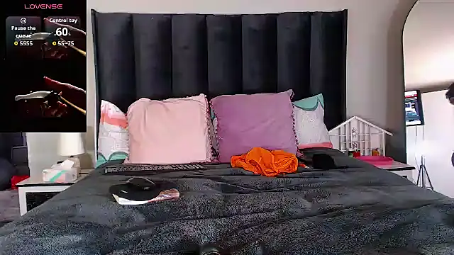 FRUITOFEDEN01 online show from February 20, 2:18 pm