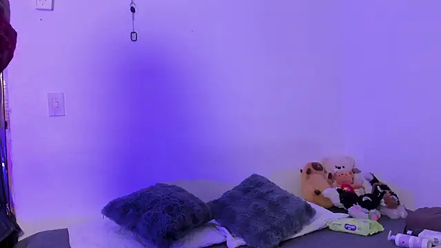 crystalvazquez online show from October 13, 4:42 pm