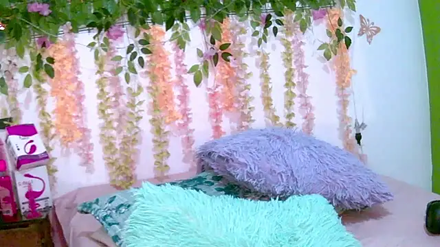 Crysrus online show from April 2, 10:07 pm