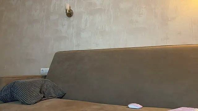 weshycouple online show from January 17, 7:10 pm